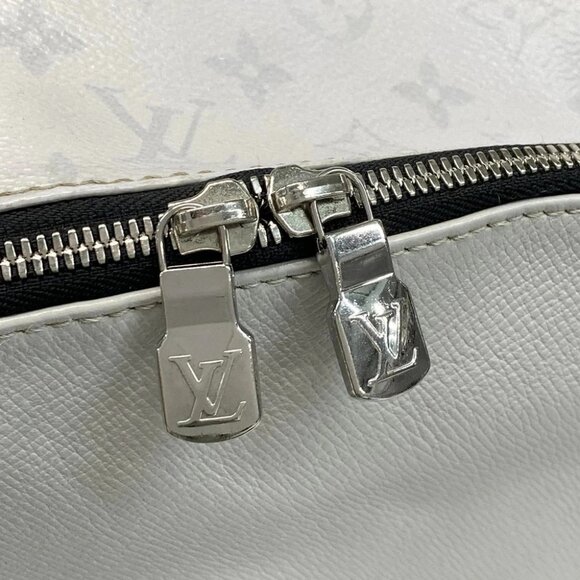LOUIS VUITTON Discovery Backpack Bronze/Optic White Taigarama - Picture 12 of 15